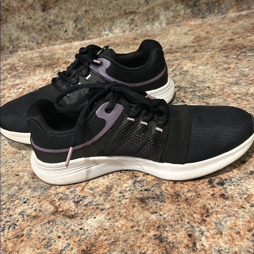Under Armour Charged Breathe Women's 8.5 Black & Lavender Running Shoes EUC - Picture 4 of 10